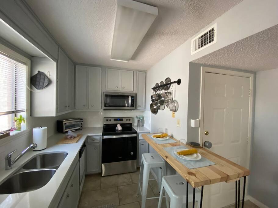 Luxury Greenhouse Studio Apartment ออสติน ภายนอก รูปภาพ
